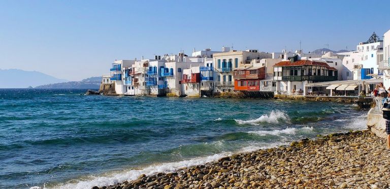 Mykonos: Reactions concerning indoor dining – What shopkeepers say