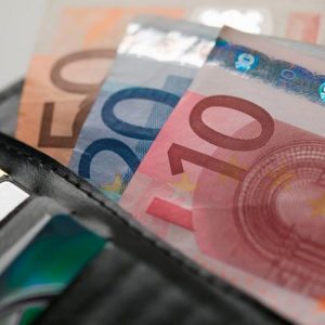 Εργασιακά: Δύσκολο στοίχημα ο μέσος μισθός 1.500 ευρώ