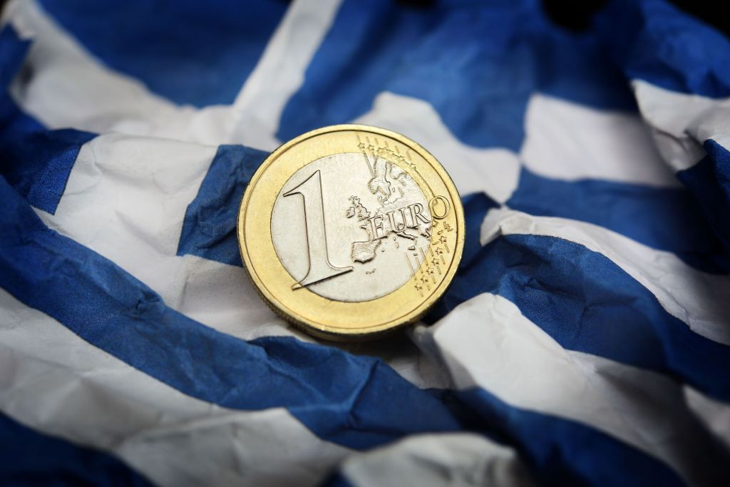 Reopening of 10-year Greek bond issue attracts 26 billion euros in bids