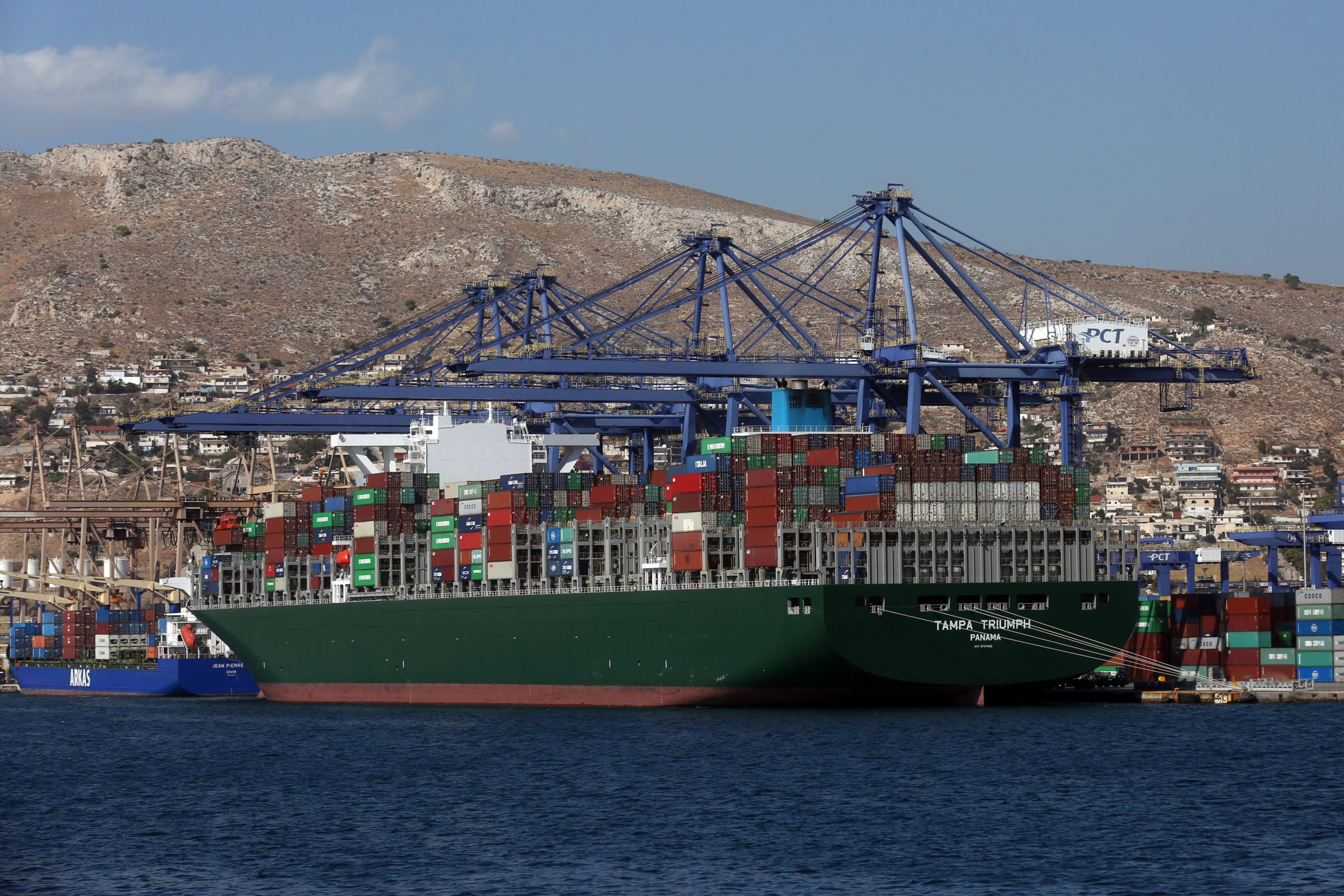 Πειραιάς – Αυξημένη τον Ιούλιο η διακίνηση containers – Έχασε δυο θέσεις στην παγκόσμια κατάταξη