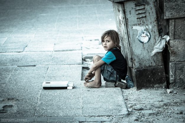 Ίδρυμα Γκέιτς – Η Covid-19 εξελίσσεται σε «πανδημία φτώχειας»