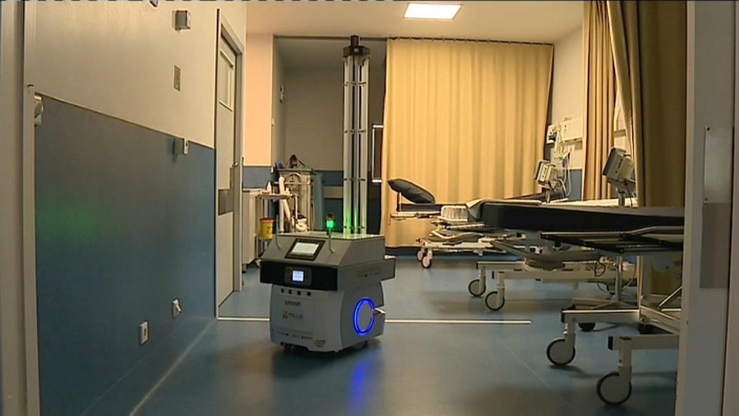 EE: Παραδόθηκε το 100ο ρομπότ που απολυμαίνει νοσοκομεία