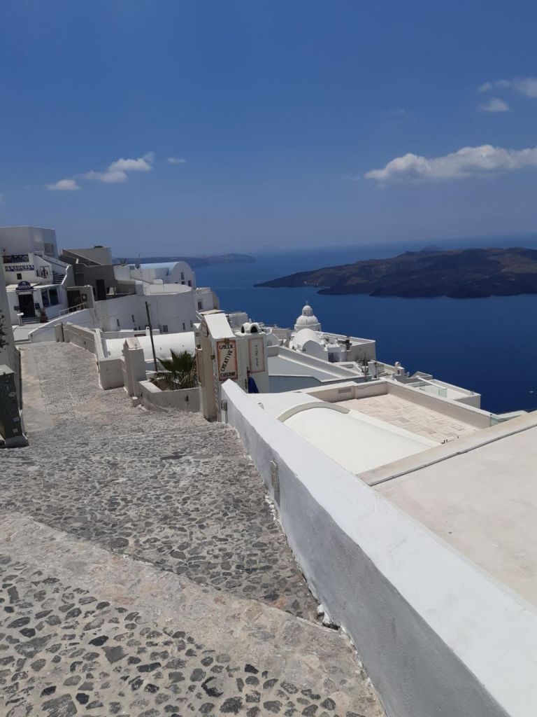 Uber to offer services on Santorini via local partner