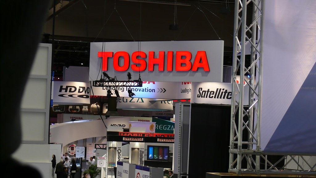 Η Toshiba «σπάει» σε τρεις εταιρείες έως το 2023