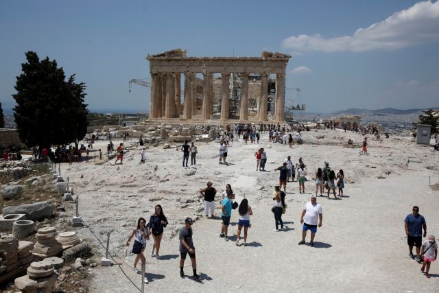 Acropolis: Unprecedented queues of tourists cause measures to be taken