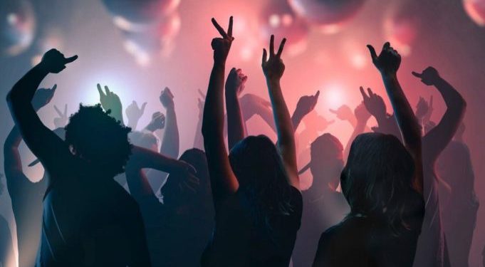 Το πείραμα της Ίμπιζας: 1.400 άτομα διασκέδασαν και χόρεψαν «ελεύθεροι» σε νυχτερινό κλαμπ