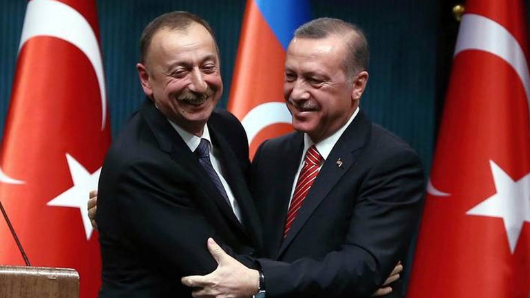 Κρεμλίνο: Με ιδιαίτερη προσοχή παρακολουθεί ενδεχόμενο δημιουργίας τουρκικής βάσης στο Αζερμπαϊτζάν