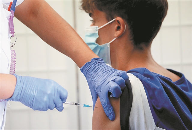 Κορωναϊός: Κρίσιμη εβδομάδα για τους υποχρεωτικούς εμβολιασμούς