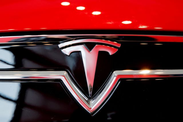 Στο κλαμπ των ισχυρών του 1 τρισ. δολ. μπήκε η Tesla