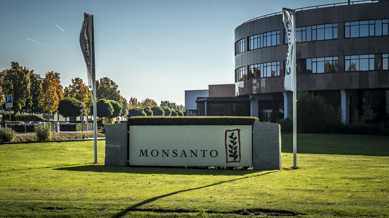 Γαλλία: Το παράνομο lobbying έφερε πρόστιμο 400 χιλ. ευρώ στη Monsanto 