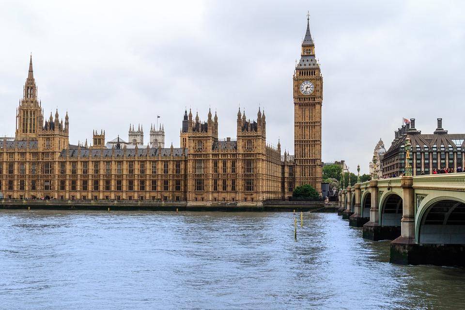Βρετανία: Καλή… άνοιξη ο νέος προϋπολογισμός για να υπολογιστεί ο αντίκτυπος της πανδημίας