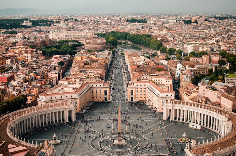 Βατικανό: Φως στην τεράστια περιουσία του σε ακίνητα