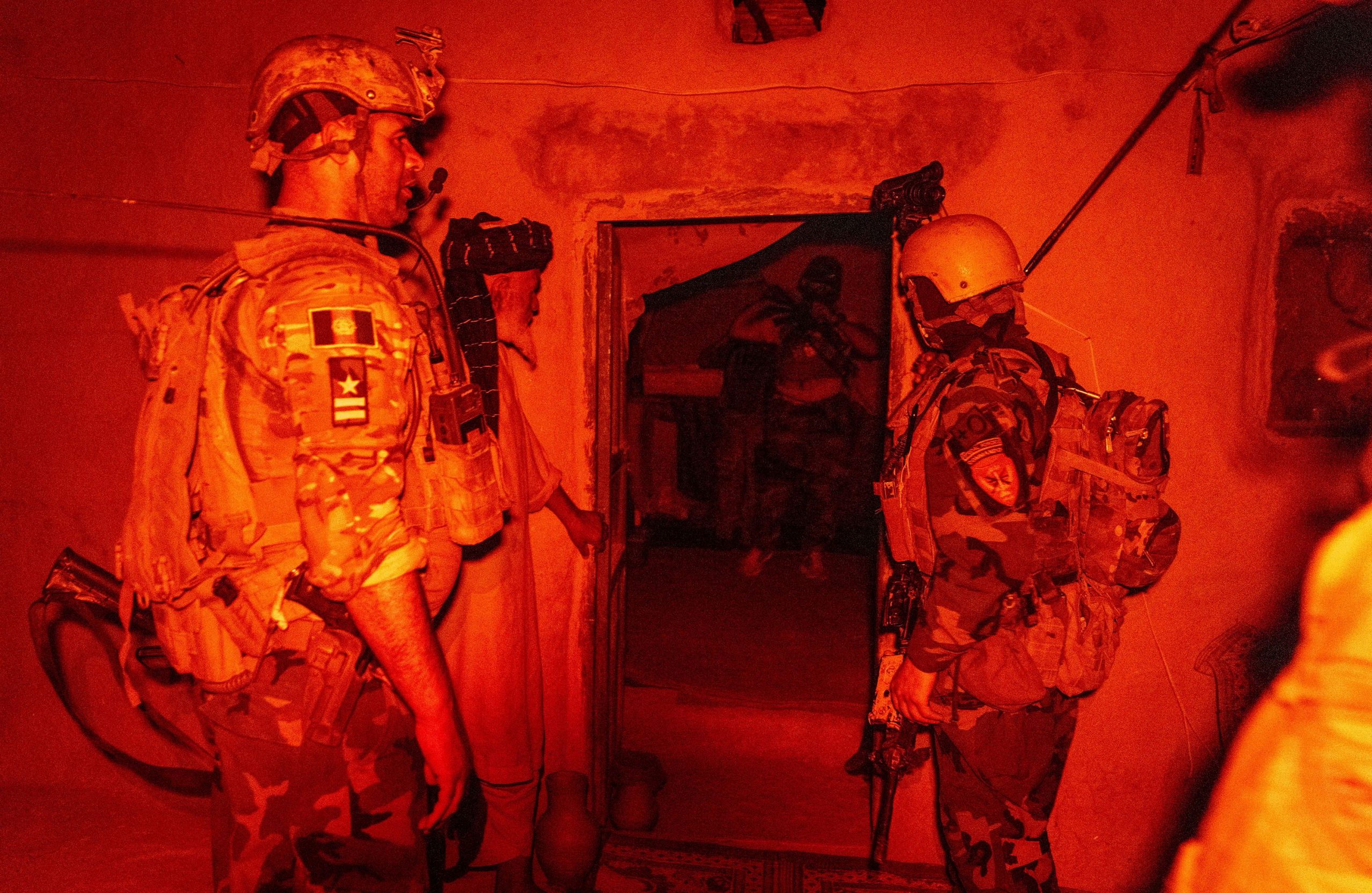 Αφγανιστάν: Ο διοικητής του ΝΑΤΟ αποχώρησε, οι Ταλιμπάν επελαύνουν