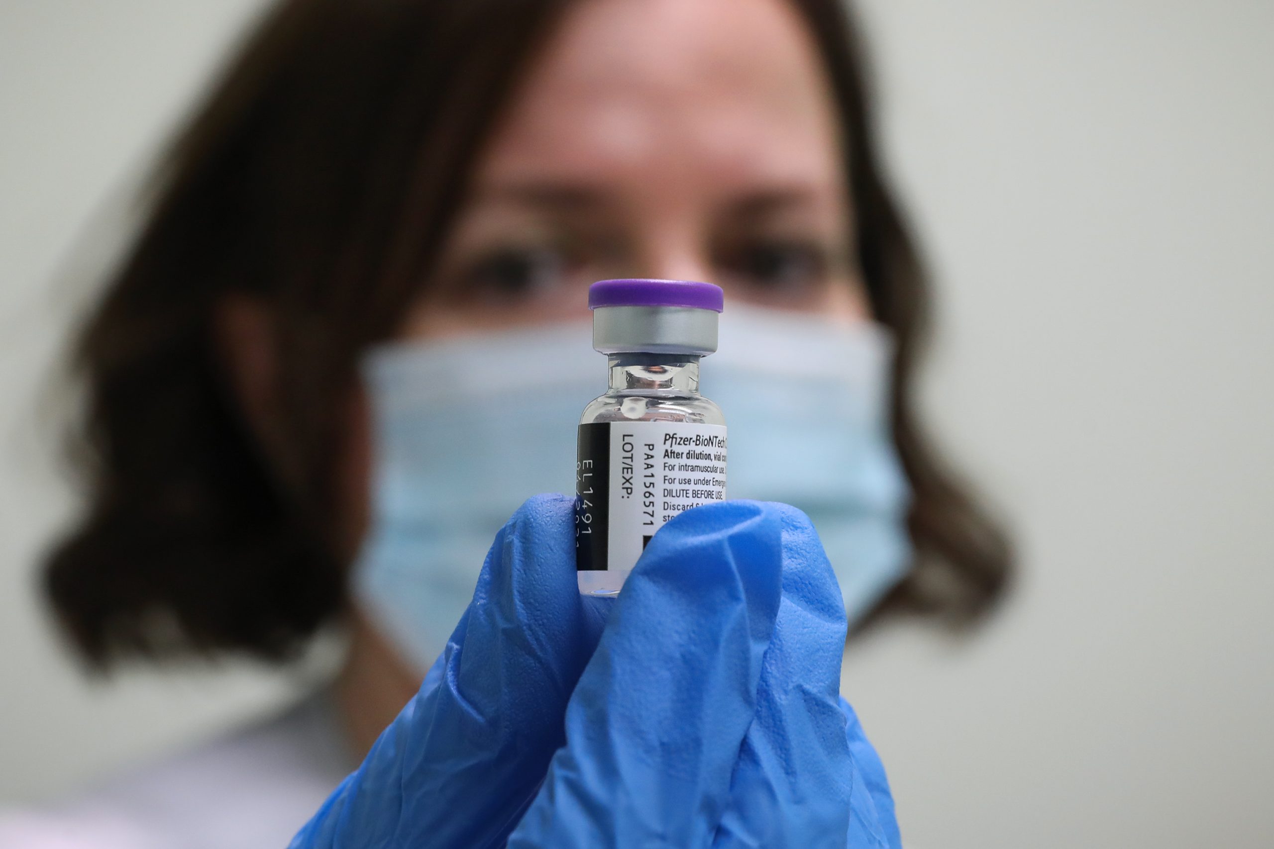 BioNTech – Γιατί προκρίνει τρίτη δόση με το υφιστάμενο εμβόλιο Pfizer