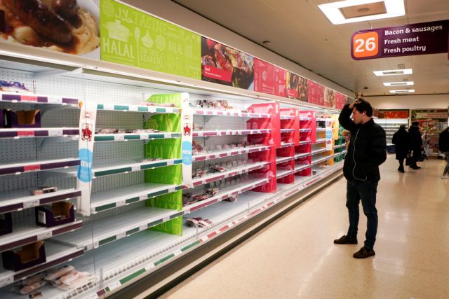 Βρετανία – Ελλείψεις τροφίμων στα ράφια εντοπίζουν πλέον οι καταναλωτές