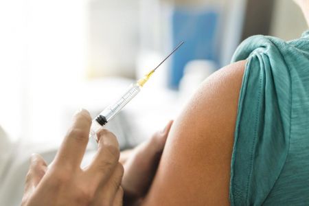 Εμβολιασμοί: Νέα σύσταση για συνδυασμό AstraZeneca και mRNA