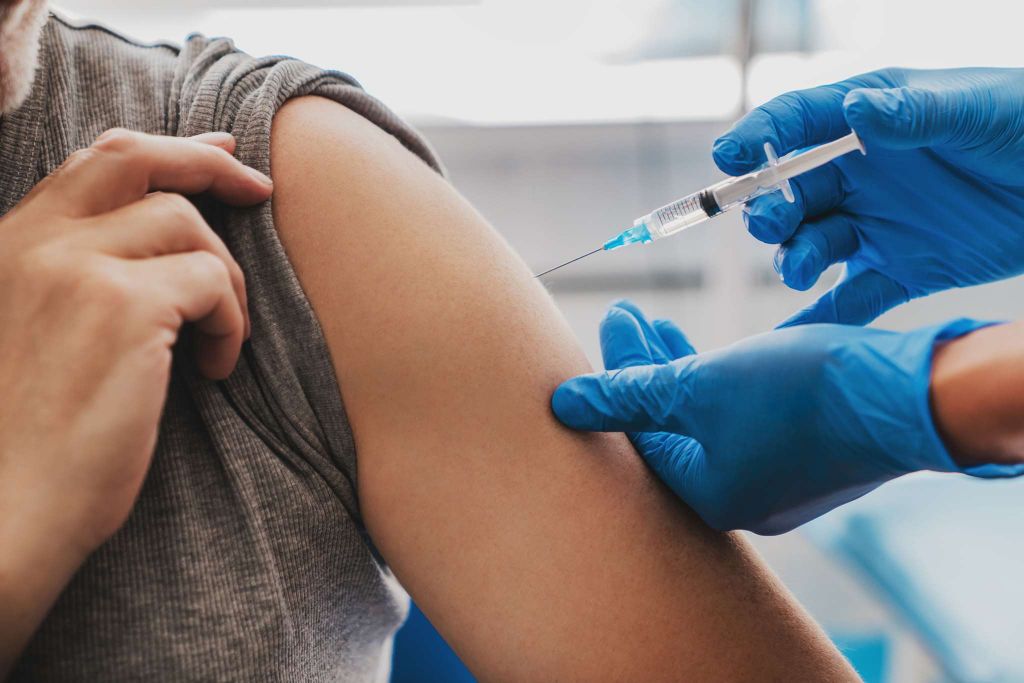 CDC – Οι νέες οδηγίες προς τους πλήρως εμβολιασμένους