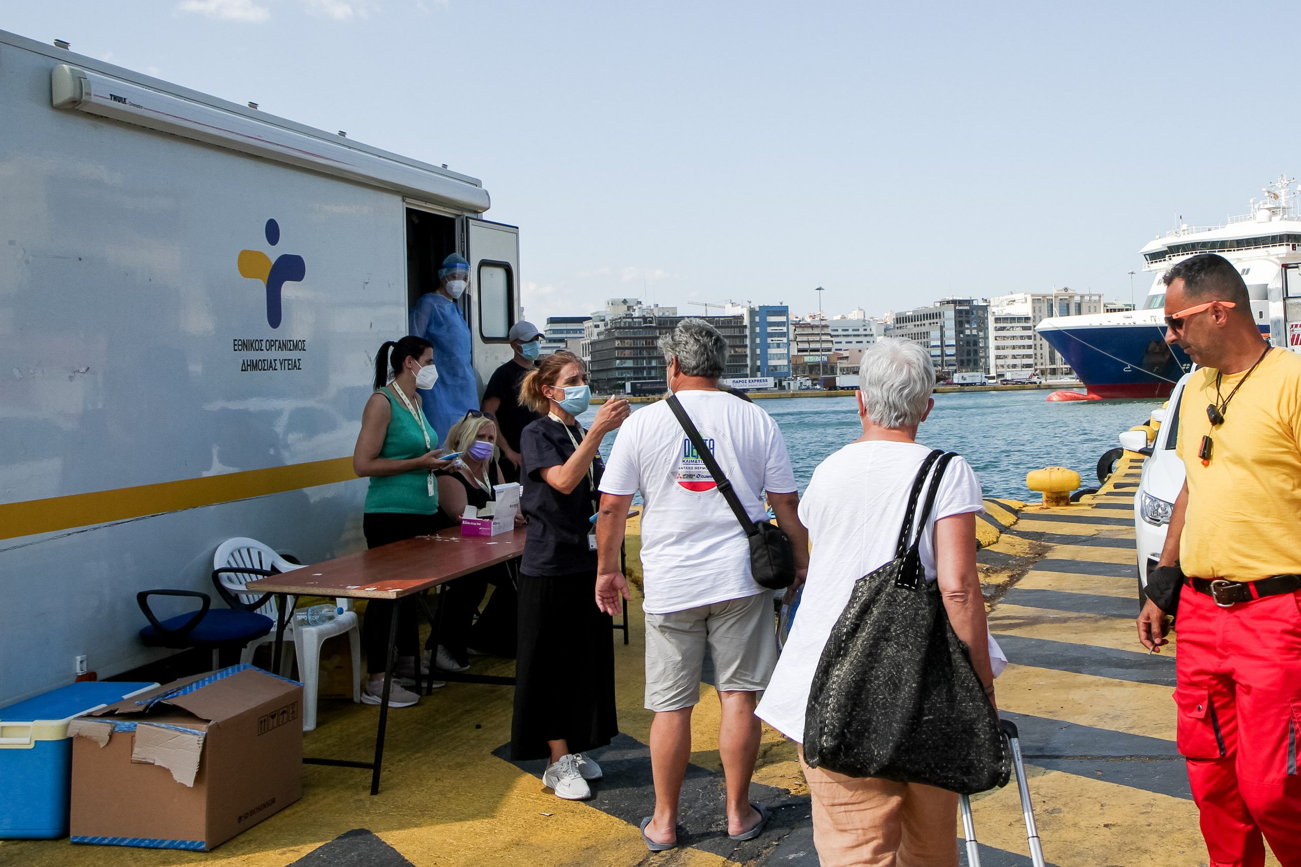 Yπ. Ναυτιλίας: Αβάσιμες οι καταγγελίες για ύποπτα κρούσματα σε πλοίο από Ίο