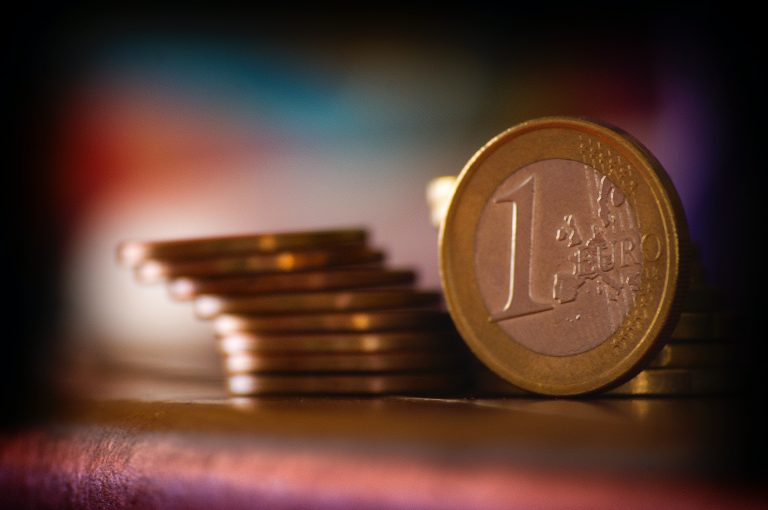 Εισφορά αλληλεγγύης – Ποιοι απαλλάσσονται, ποιοι την πληρώνουν