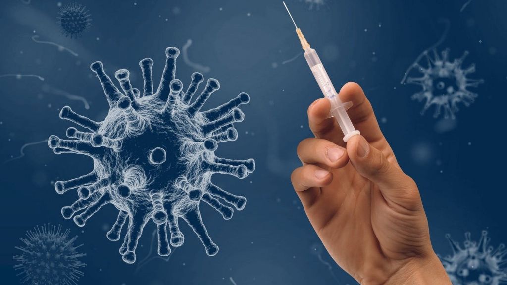 ΕΚΠΑ: Κίνδυνος για την έλευση νέων στελεχών κορωνοϊών – Ο ρόλος των πολυδύναμων εμβολίων