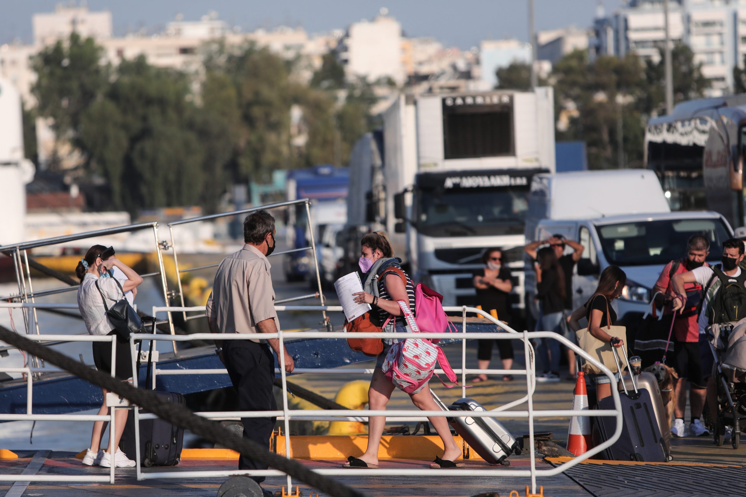 Πλακιωτάκης – «Μπλόκο» σε 22.000 εκδρομείς από τον Ιούνιο