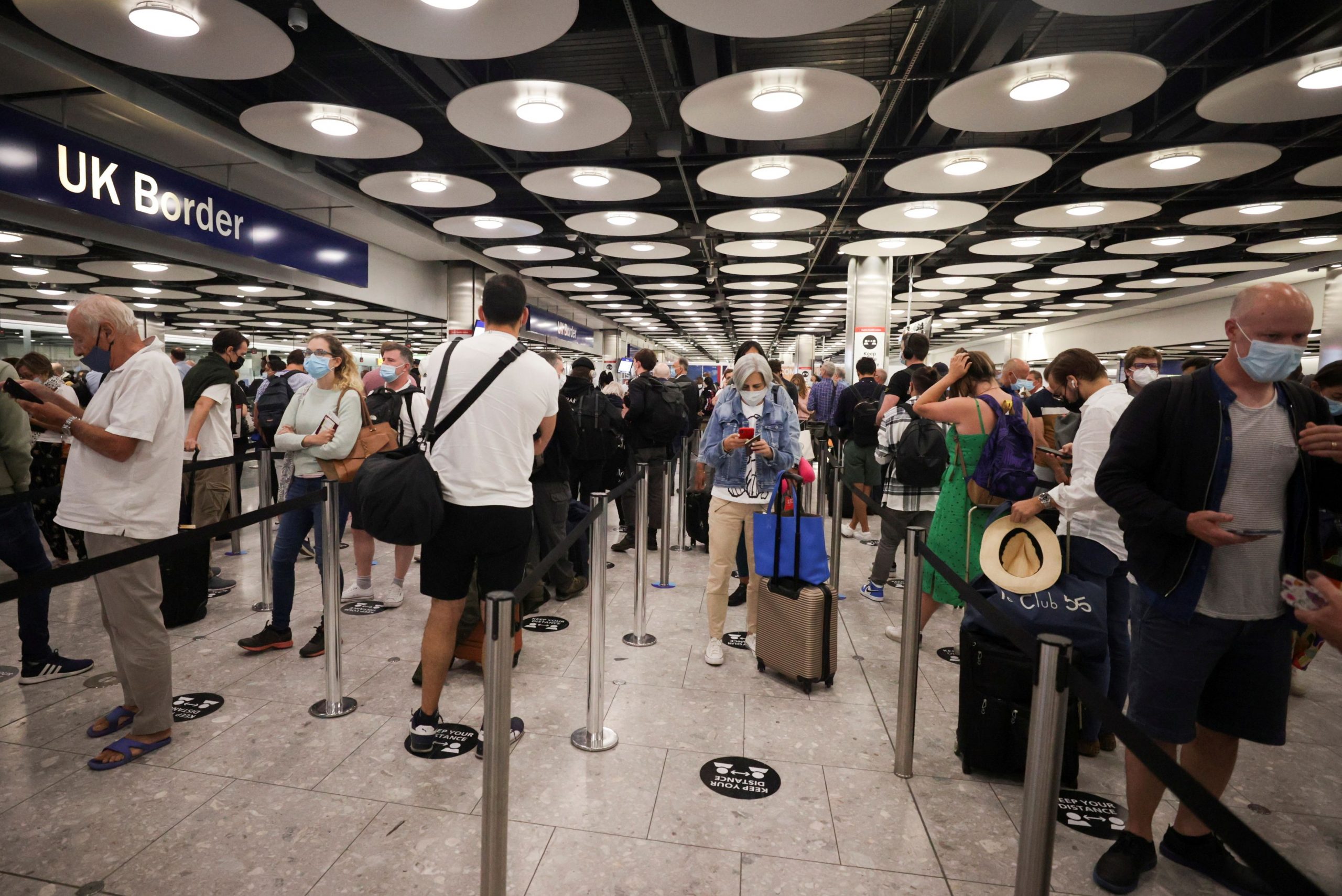 Αεροπορικές εταιρείες: Πασχαλινό χάος λόγω Covid, απολύσεων και Brexit