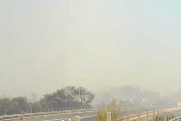 Μαίνεται η φωτιά στην Αχαΐα – Κλειστή η γέφυρα Ρίου-Αντιρρίου προς Πάτρα – Η φωτιά πέρασε την Εθνική Οδό