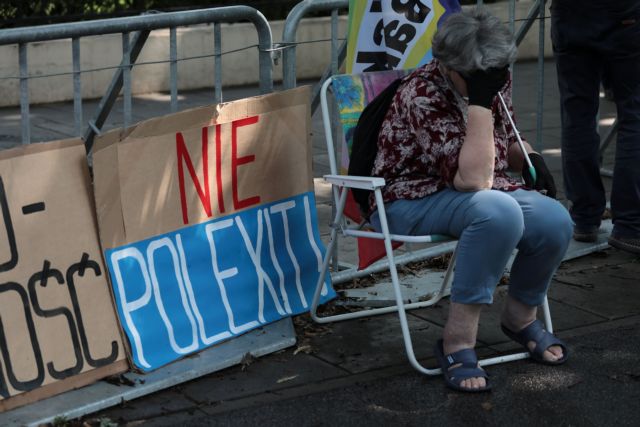 Ρίχνει τους τόνους η Πολωνία – «Σεβόμαστε το ευρωπαϊκό δίκαιο»