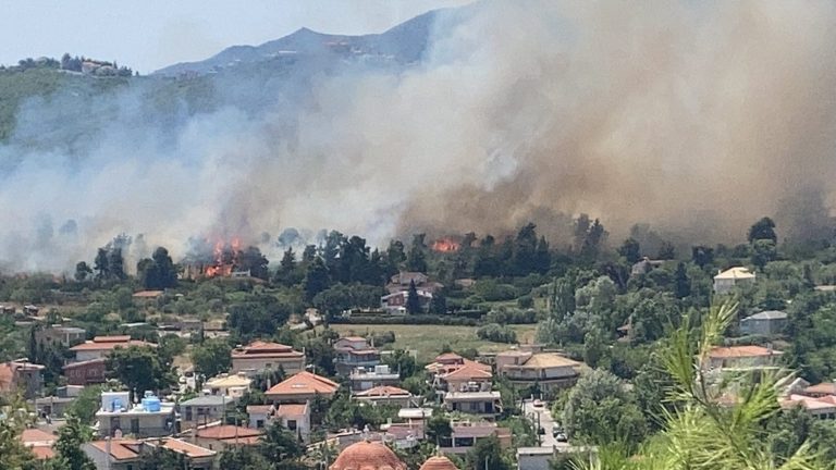 Fire in Stamata: Fire Brigade forces are being reinforced
