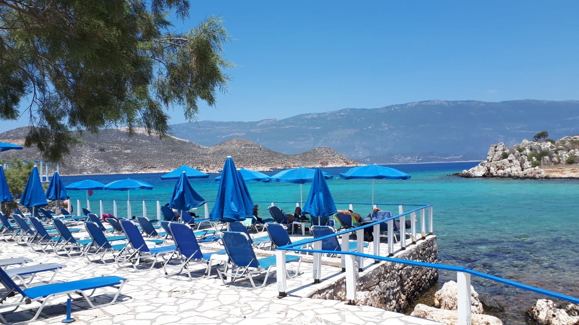CNBC: Στην κόψη του ξυραφιού η τουριστική σεζόν – Τι λέει για την Ελλάδα