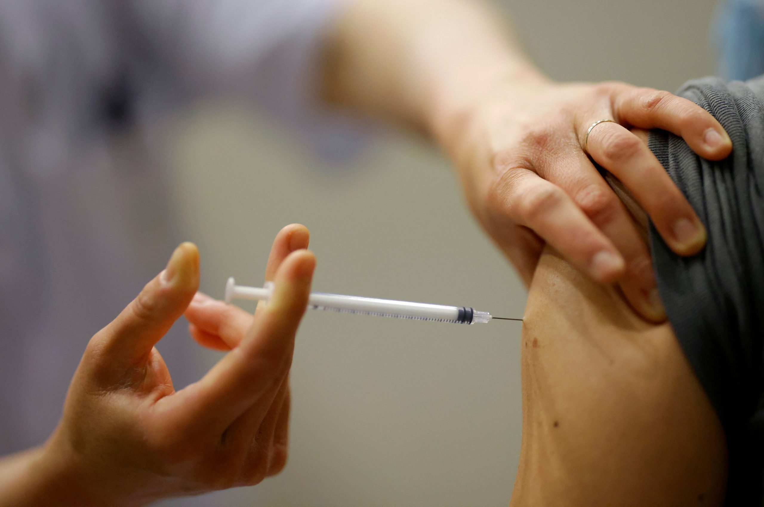 Αρχίζουν οι έλεγχοι για την υποχρεωτικότητα του εμβολιασμού