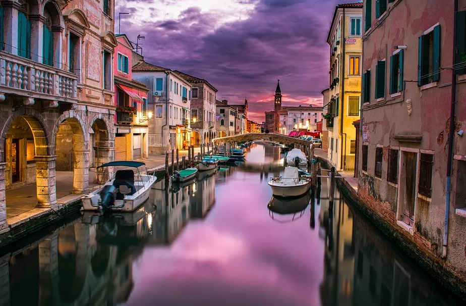 Στα κανάλια της Βενετίας… ο ελάχιστος εταιρικός φόρος