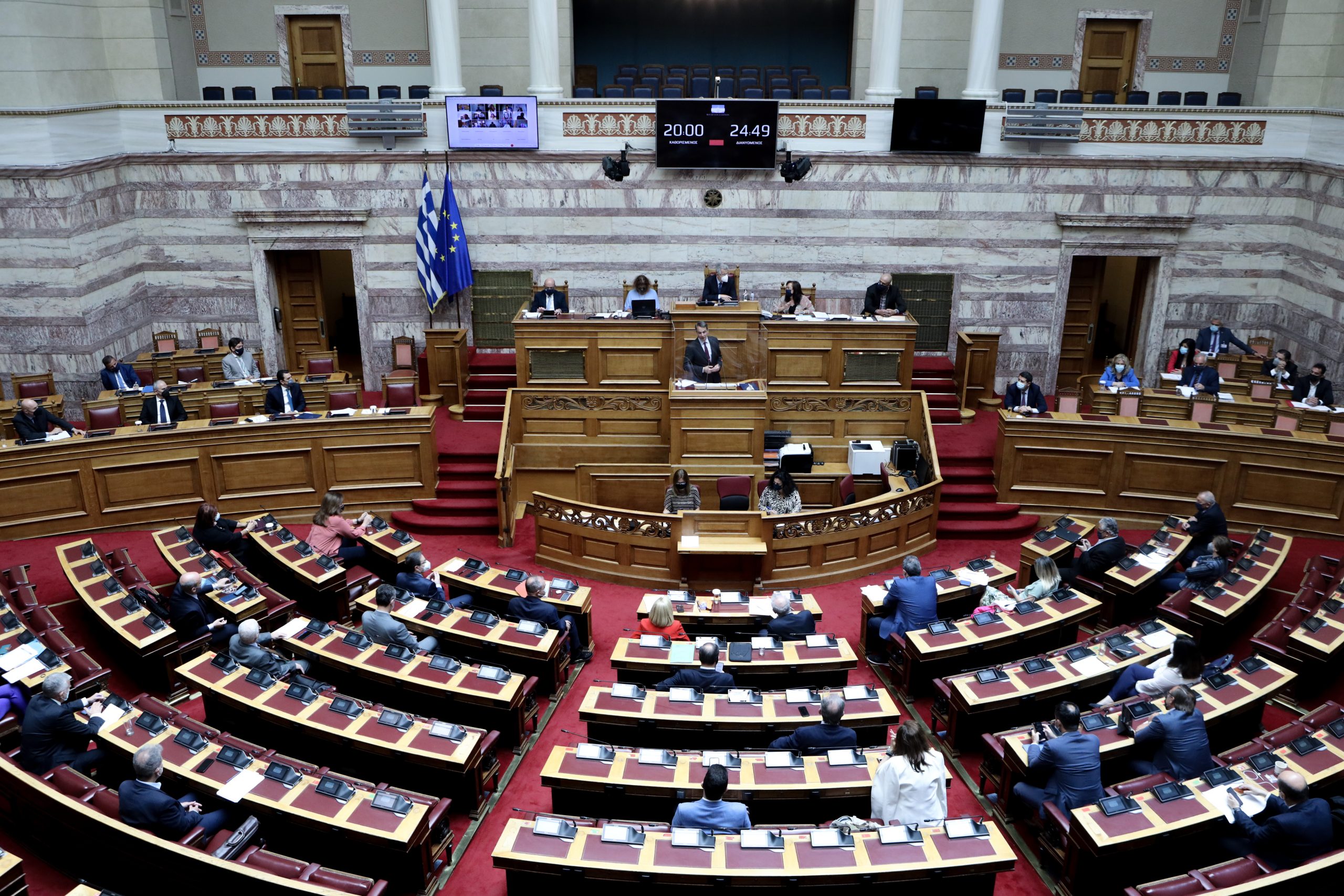 Βουλή: Υπερψηφίστηκε το νομοσχέδιο για το νέο σχολείο