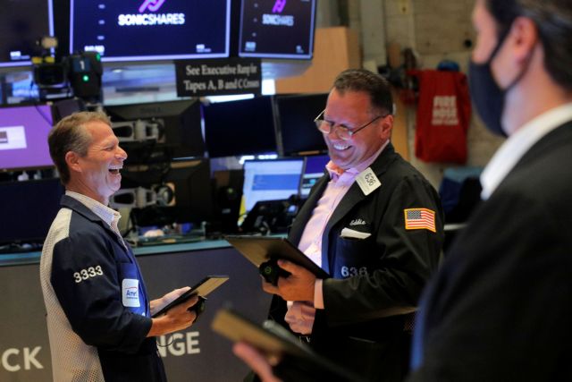 Wall Street: Πάνω από τις 35.000 μονάδες για πρώτη φορά ο Dow Jones