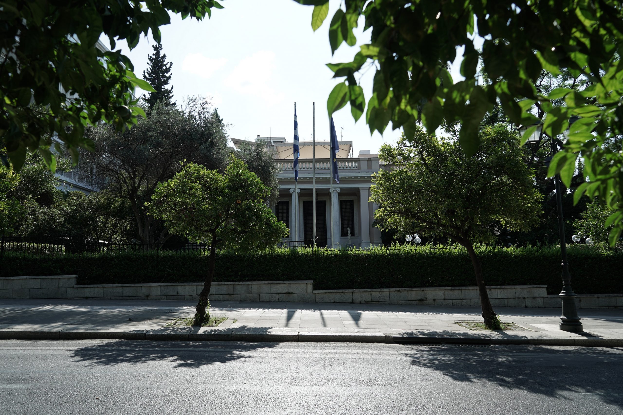 Μαξίμου – Δείλιασε μπροστά στις απειλές του ΣΥΡΙΖΑ ο Αποστολάκης