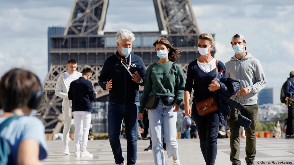Γαλλία: Φόβοι για εμφάνιση του τέταρτου κύματος πανδημίας μέσα στο μήνα