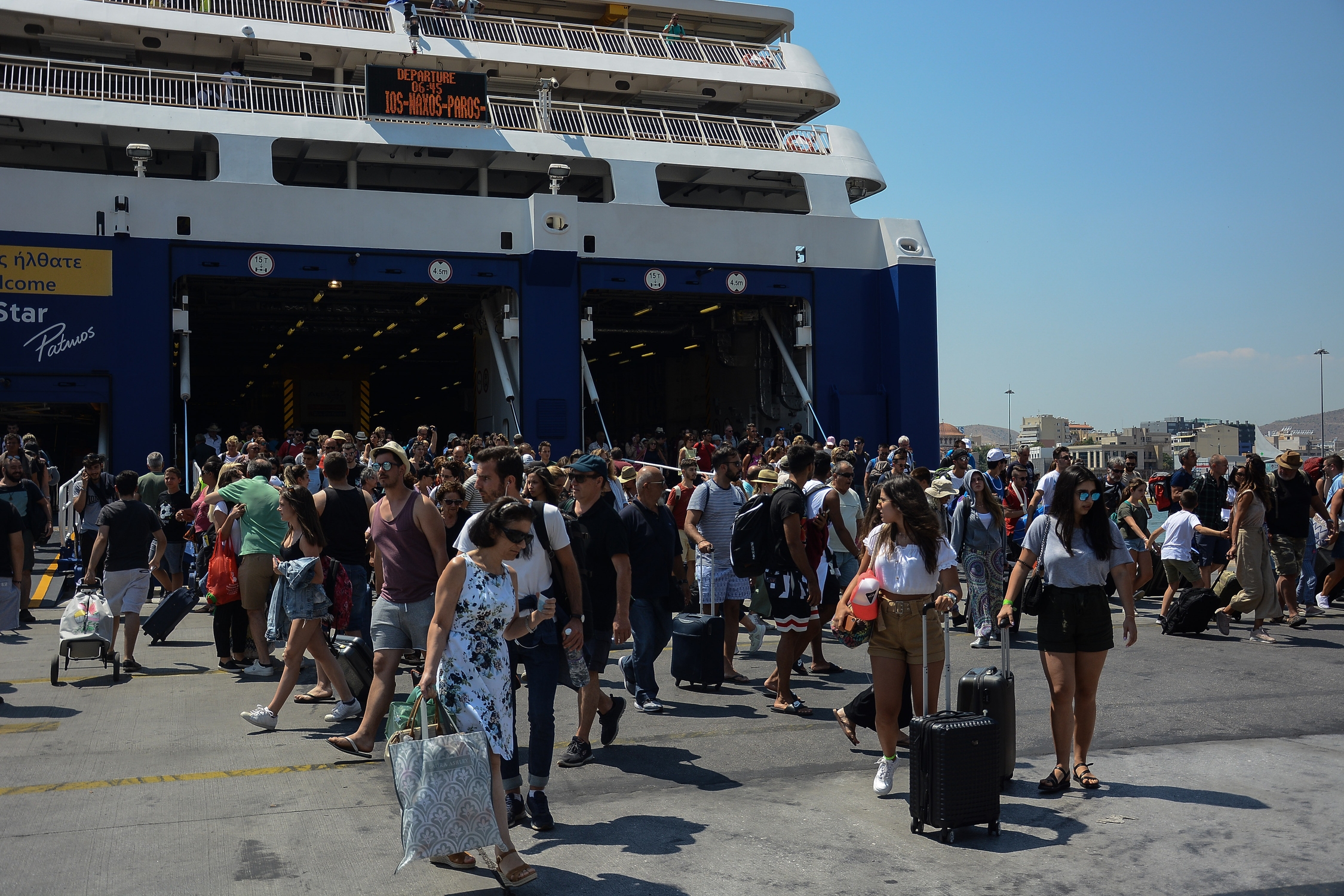 ΕΛΣΤΑΤ – Αυξημένη η διακίνηση επιβατών και εμπορευμάτων στα ελληνικά λιμάνια το β’ τρίμηνο