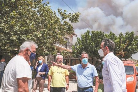 Μετωπική σύγκρουση στα αποκαΐδια