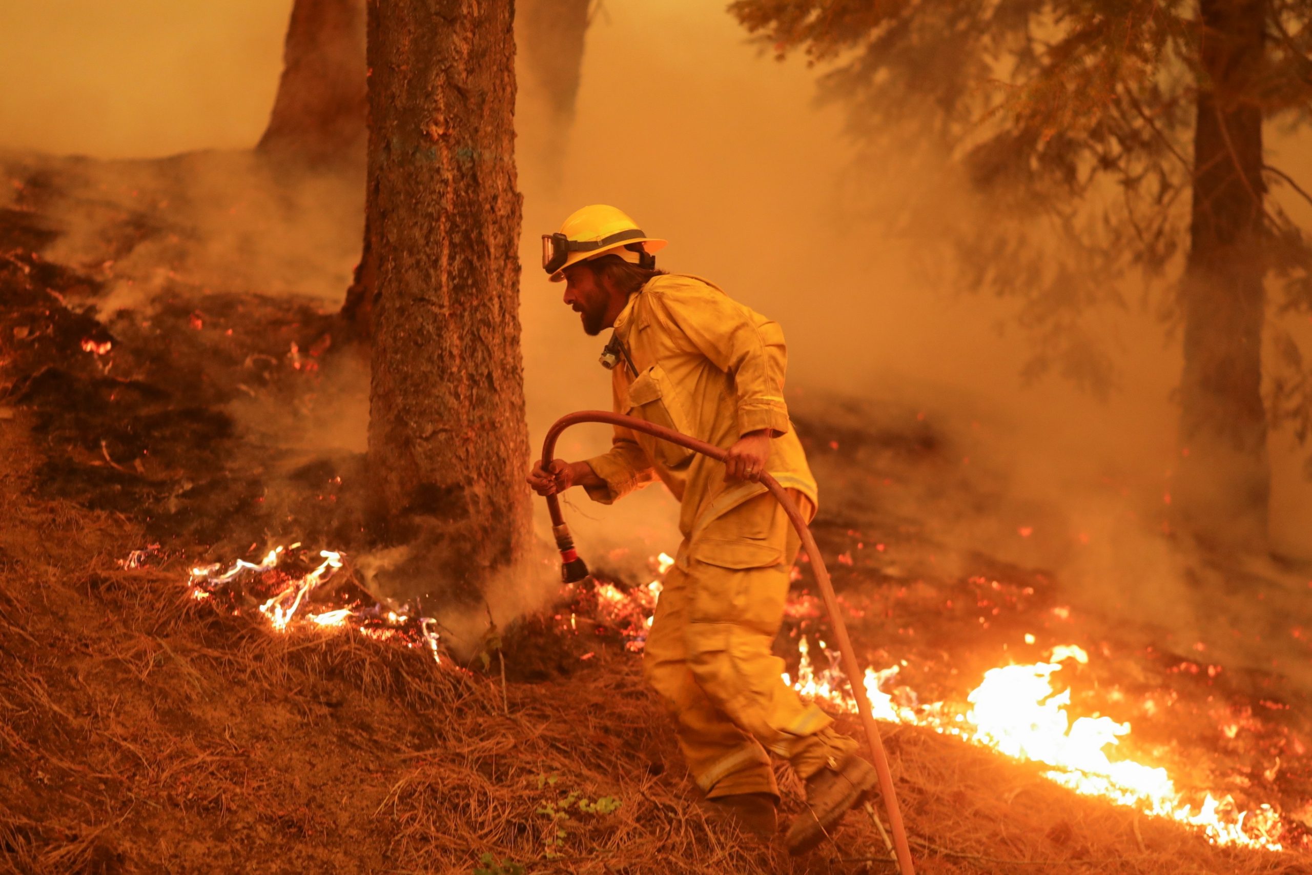 Καλιφόρνια – Συνεχίζει την καταστροφική της πορεία η πυρκαγιά Ντίξι
