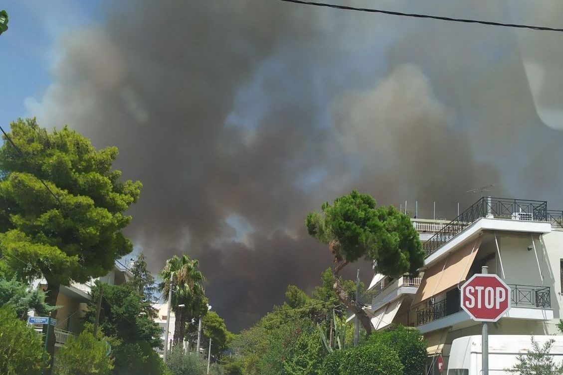 Συναγερμός στη Βαρυμπόμπη – Πληροφορίες για εγκλωβισμένους