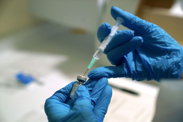 Ποιοι είναι πιο επιρρεπείς στα συμπτώματα long Covid – Ο ρόλος των εμβολίων