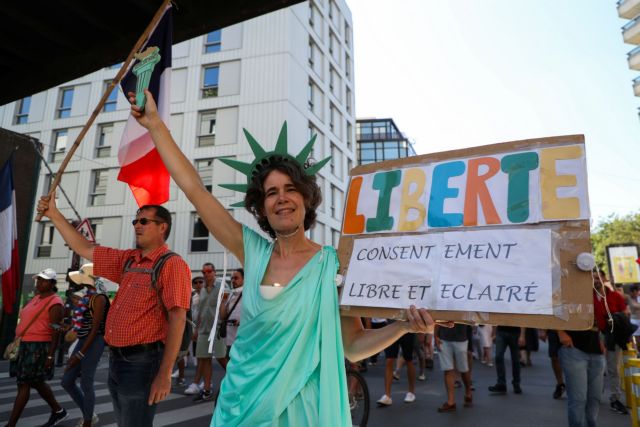 Γαλλία – 250.000 διαδηλωτές κατά του υγειονομικού πάσου
