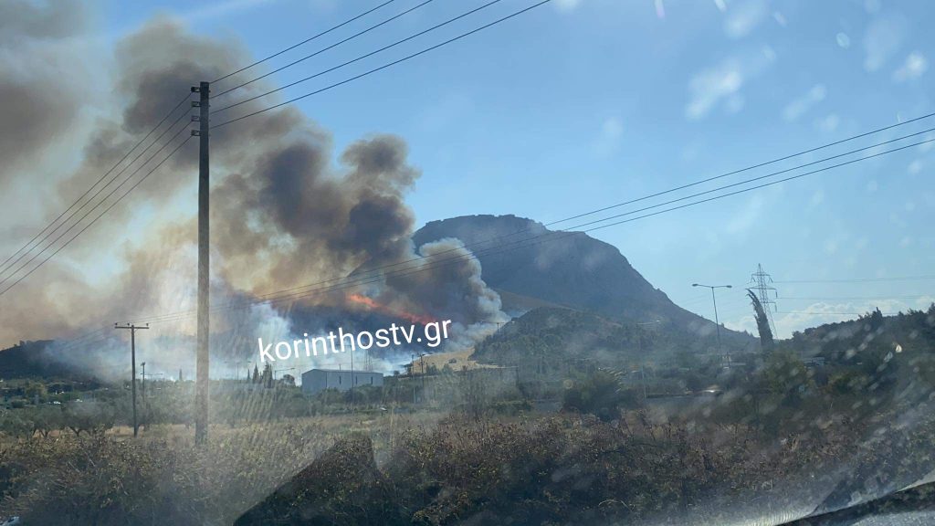 Φωτιά στην Αρχαία Κόρινθο – Μάχη για να μη φτάσουν οι φλόγες στο δάσος – Μήνυμα εκκένωσης από το 112