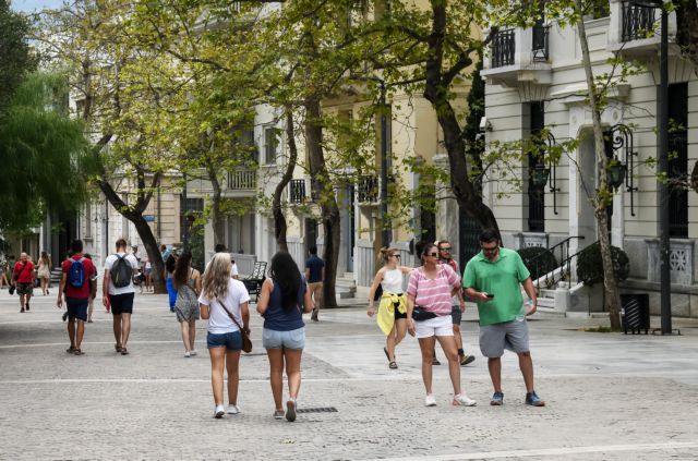 Κορωνοϊός – Καμπανάκι ειδικών για 8.000 κρούσματα τη μέρα – Προτροπές να «τρέξουν» οι εμβολιασμοί