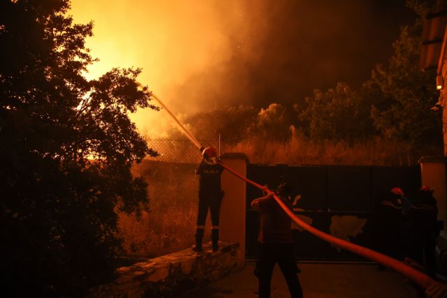 Φωτιές στην Αττική – Στη ΜΕΘ διασωληνωμένοι δύο εθελοντές πυροσβέστες