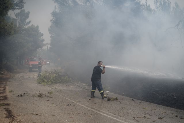 Νέα αναζωπύρωση στη Βαρυμπόμπη – Μήνυμα του 112 για εκκένωση