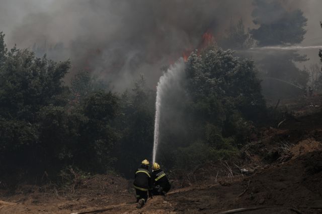 Μάχη με τις αναζωπυρώσεις στη Γορτυνία – Εκκενώθηκαν 21 οικισμοί