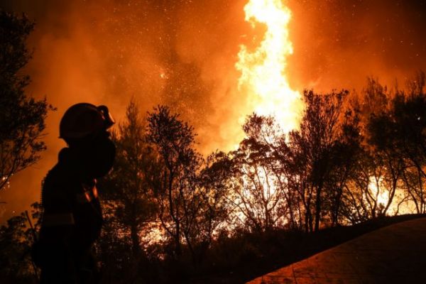 Βαρυμπόμπη – Γιατί «χάθηκαν» τα Canadair από το πύρινο μέτωπο