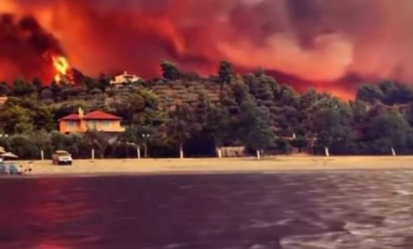 Εκτός ελέγχου το πύρινο μέτωπο στην Εύβοια – Εκκενώνονται κι άλλα χωριά