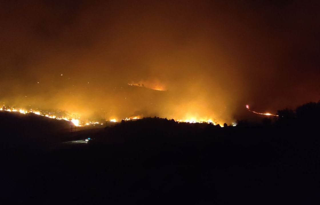 Πύρινος όλεθρος σε Αττική, Εύβοια, Μάνη – Χιλιάδες άνθρωποι και περιουσίες στο έλεος του πύρινου ολέθρου